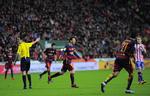300. Lionel Messi (midt) jubler over en af de to scoringer, der sendte argentineren forbi en milepæl i kampen mod Gijon. 