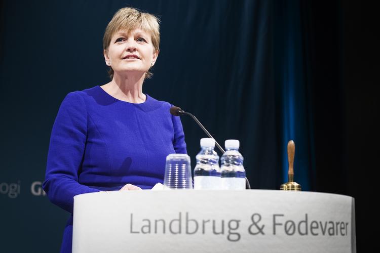 drøftelser. Eva Kjer Hansen inviterer nu partierne bag landbrugspakken til nye drøftelser. 