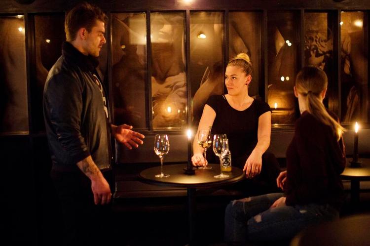 Axolotl har ikke nogen bartendere, men en vært. 