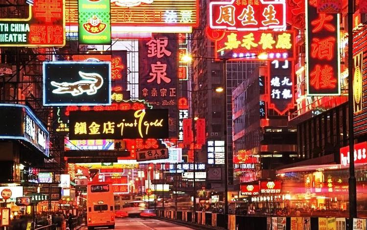 Kulturarv. Hvis man vil opleve lyshavet på Nathan Road ved nattetid, skal man skynde sig til Hongkong. 