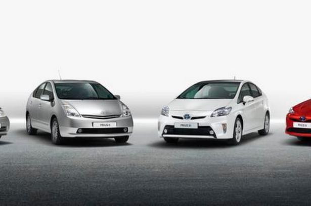 FAMILIEN. De fire generationer af Toyota Prius. Den ældste står til venstre. Se dem på de følgende billeder. 