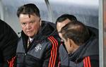 trængt. United-træner Louis van Gaal vågner op til et markant pres fra de engelske medier fredag. 