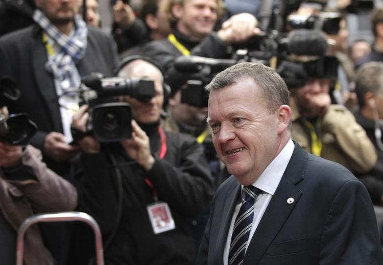 Magtfuld. Løkke har formået at sætte sig i midten af både debatten om Storbritannien og om flygtningekrisen, vurderer EU-medie. 
