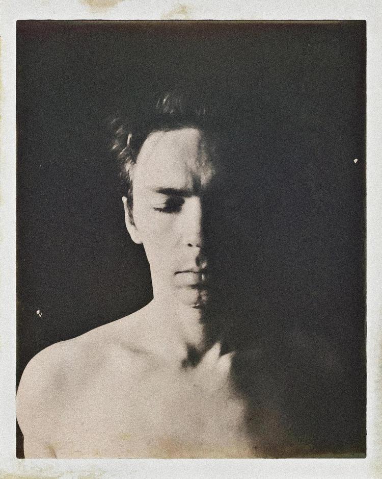 Portræt. 'Vold' handler om en ung mand, der til forveksling ligner forfatteren Peder Frederik Jensen 