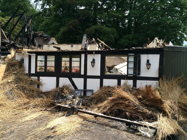 Efterforskning. I løbet af sidste år har Fyns Politi registreret omkring 20 brande i og omkring Odense, som var påsat. Blandt andet brændte Restaurant Carlslund tilbage i juni. Politiet håber nu på, at der er kommet et gennembrud i sagen. Foreløbig sigtes en 41-årig mand for fire brande. 