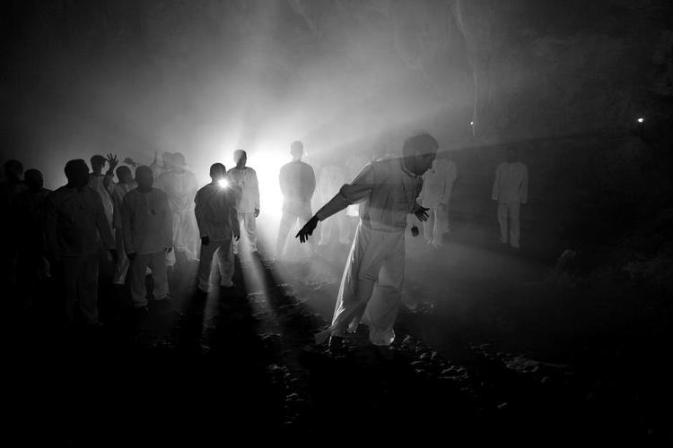 Dis. 8 timer i den fillippinske jungle er effektiv sjælesøgning for de tålmodige med hård hud på rumpen. 