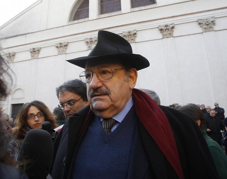 Forfatter. Umberto Eco var bedst kendt for murstensromanen 'Rosens Navn', men også for at kommentere den politiske og kulturelle situation i Italien og resten af verden 