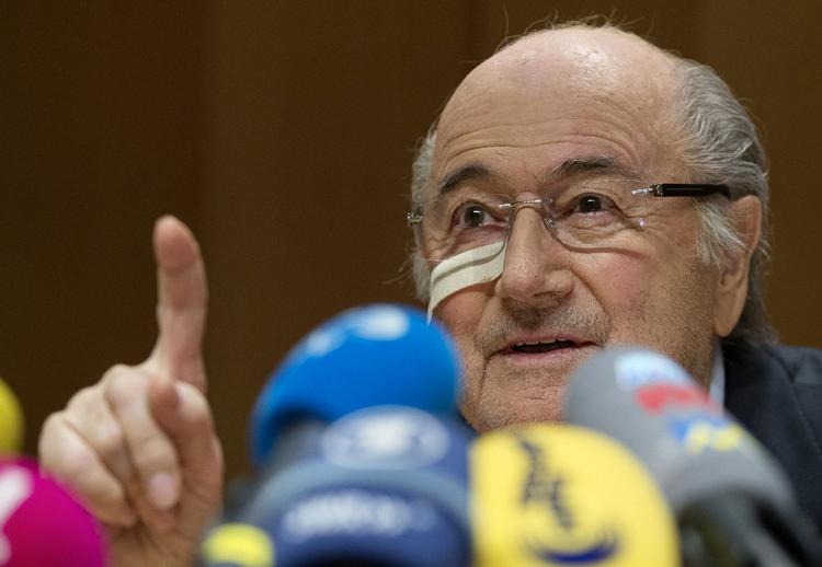 PRESSET. Sepp Blatter fastholder sin uskyld, men han får svært ved at overbevise omverdenen. 