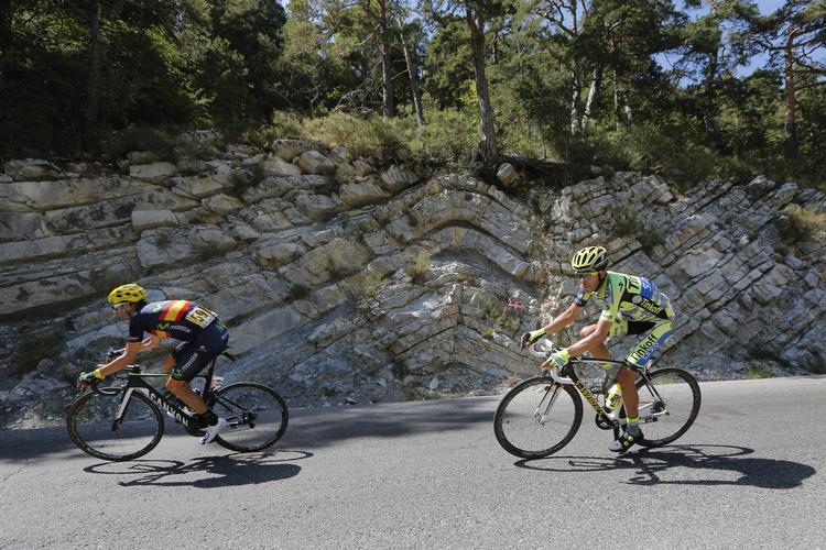 Sejr. Contador (th) vandt dagens etape i Portugal og kørte sig på podiet, mens landsmanden Valverde (tv) stødte Van Garderen fra tronen i Ruta del Sol. 