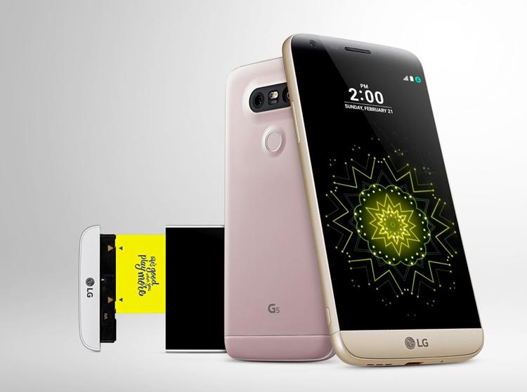 SAMLE-SELV. Den nye LG G5 har et batterimodul, der kan tages ud i bunden og erstattes med et ekstra batteri, et kombineret batteri og Hifi-modul, eller et modul til bedre styring af kameraet. (Foto: LG). 