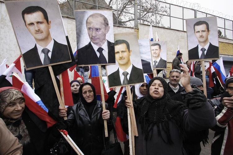 SYRIEN. Præsident Bashar al-Assad i Damaskus har erklæret sig som »absolut« tilhænger af en våbenhvile, men tilføjer så en af de mange fodnoter, der kan spænde ben for mandagens aftale. 