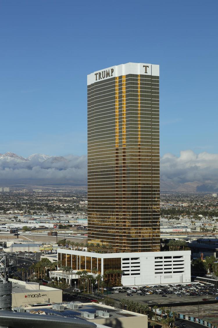 Tårnhøj. Donald Trump er tjekket ind på sig eget hotel i Las Vegas op til primærvalget i Nevada i dag, hvor han står til at sejre stort. 