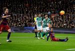 Uskarpt. Ivan Rakitic følger op, efter Neymar har brændt et straffespark mod Betis i slutningen af december. Holdets ellers meget skarpe trio har brændt halvdelen af holdets straffespark i denne sæson. 