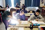 Kvalitet. En lang skoledag er ikke lig med kvalitet, mener SF og DF, der vil have bødt folkeskoleloven op, så skolerne får frihed til selv at bestemme, hvad de vil bruge den understøttende undervisning til. 