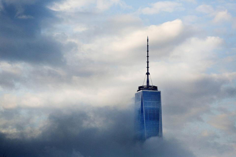 One World Trade Center, New York. 541 meter høj og åbnede i 2014.De 541 meter svarer til 1.776 fod og henviser til afhængigheds-erklæringen 4. juli 1776. Har kostet 20 mia. kr. svarende til ca det dobbelte af Burj Khalifa. 