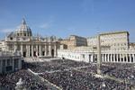 Peterskirken, Vatikanet. 135 meter. høj og åbnede i 1626. Kirken er faktisk ikke den originale Peterskirke. Den første blev opført over apostel Peters grav mellem 322-333 og stod frem til 1500-tallet. Kirkens kuppel er så stor, at en rumfærge med brændstoftank og raketter kan stå derinde. 