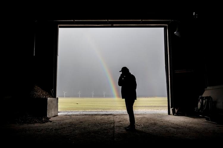 bekymring. Telefonen ringer uafbrudt hos formanden for Bæredygtigt Landbrug. Baglandet vil vide, hvad der sker med landbrugspakken. 