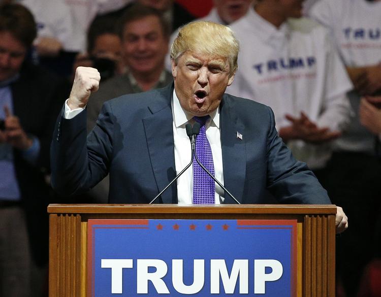 Sejrherre. Donald Trump tager sejr nummer 3 i træk. Her ses han på et af sine sidste valgmøder i Las Vegas. 