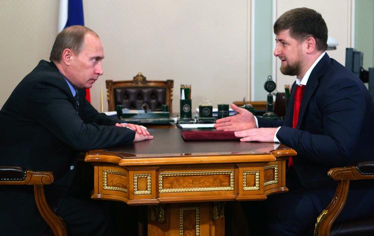 Trussel? Tjetjeniens leder, Ramsan Kadyrov, er kendt for at være Putins trofaste forbundsfælle i Tjetjenien. Nu udgiver den russiske opposition en rapport på 64 i form af et frontalangreb på Kadyrov. 
