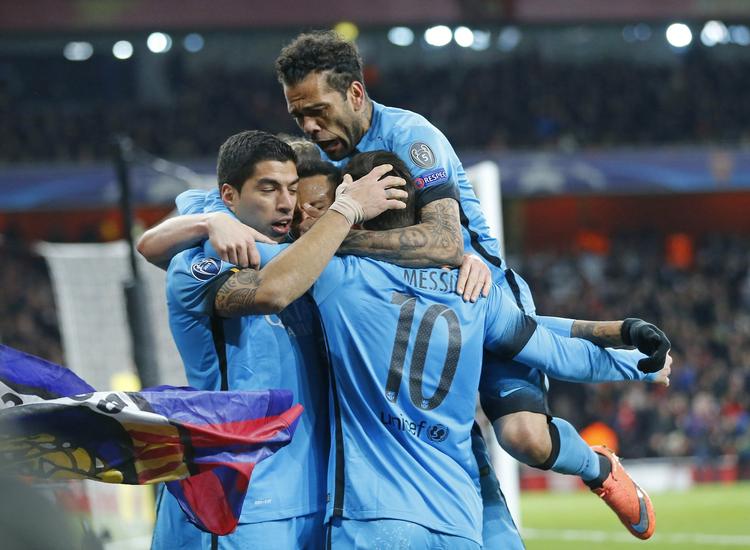 Begravet. Barcelona vandt 2-0 i London, hvor tilskuerne fik en lige kamp langt hen ad vejen. 