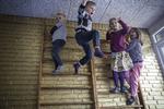 antiskældud-politik. Siden midt i 1990'erne har personalet i Vognmandsparken i Roskilde haft en politik om ikke at irettesætte børnene eller hæve stemmen for at få ørenlyd 