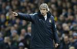 ANGRIB. Manchester Citys chilenske træner Manuel Pellegrini ser helst sine spillere i energisk offensiv, men det koster ofte bagude på banen. 