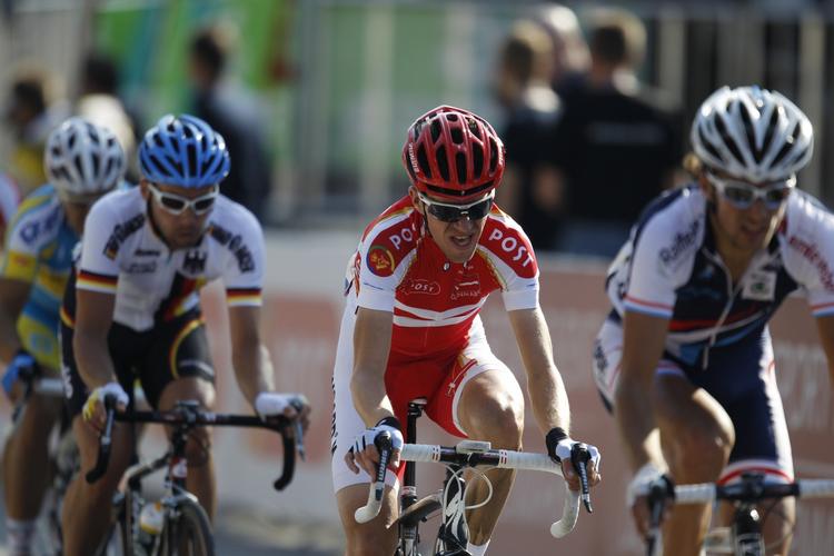 snevejr. Chris Anker Sørensen (midt) misser en topplacering i Paris-Nice. 