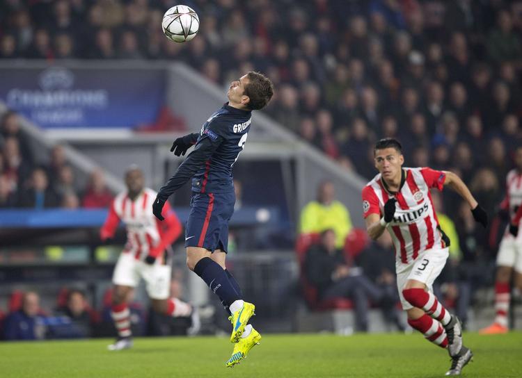 Nulløsning. Alt er muligt for Antoine Griezmann og Madrid (tv) efter kampen I Holland. 