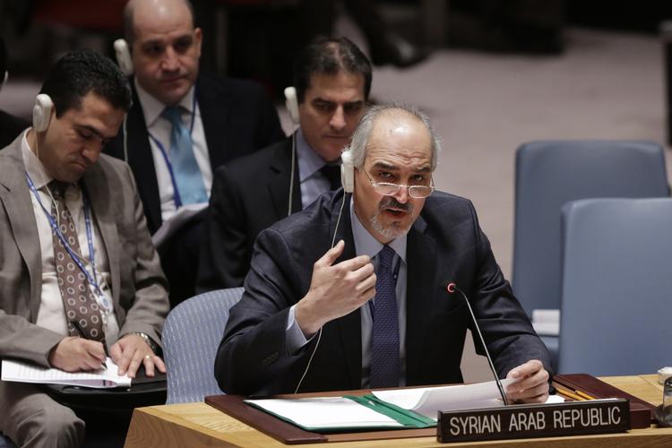 krisemøde. Det var på et møde i FN's Sikkerhedsråd i går, at oplysningerne om hjælpen til den belejrede syriske by kom frem. Her er Syriens FN-ambassadør, Bashar Ja'afari, ved mødet. 