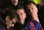 presset. Louis van Gaal (th.) er en presset mand forud for aftenens Europa League-opgør mod FC Midtjyland. Jyderne fører 2-1 efter første opgør. 