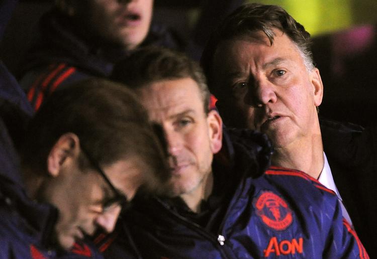 presset. Louis van Gaal (th.) er en presset mand forud for aftenens Europa League-opgør mod FC Midtjyland. Jyderne fører 2-1 efter første opgør. 