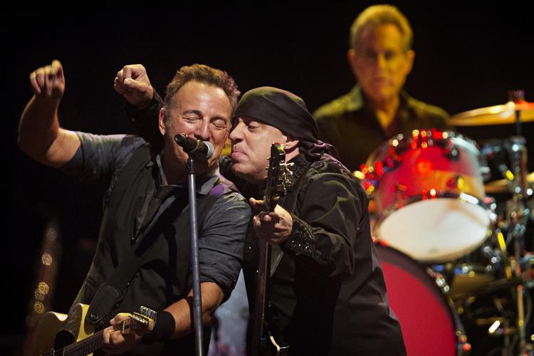 Populær. Bruce Springsteen tager Steven Van Zandt og resten af The E-Street Band med sig i Horsens. 