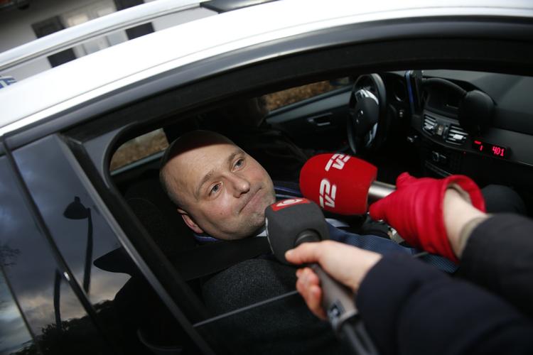 Aftenmøde. Den konservative formand Søern Pape Poulsen ankommer til aftenens forhandlinger på Marienborg om en tillægspakke til landbrugspakken. De konservative politikere nægter at forhandle med miljøminister Eva Kjer Hansen (V). 