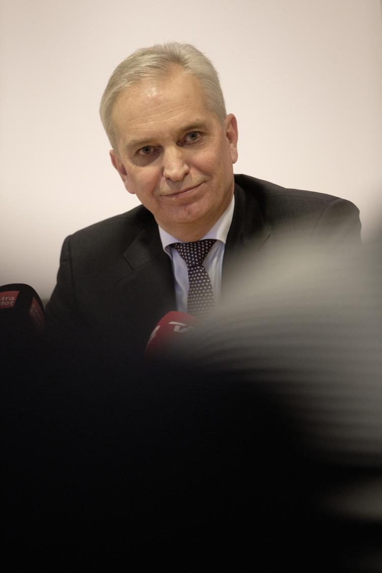 derfor. Fonas hovedaktionær Michael Kjær fortalte 1. februar i forbindelse med betalingsstandsningen, at elektronik er blevet så billigt, at det er svært at drive Fona med overskud. 