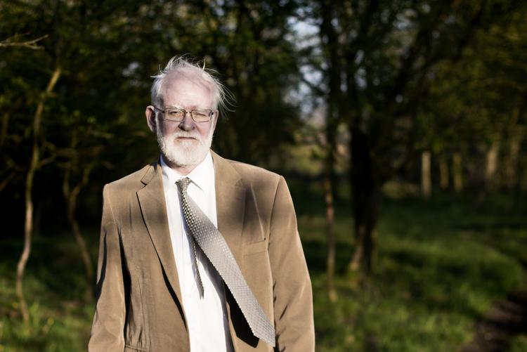 TILTALT. Lars Hedegaard følte sig - af hensyn til sin egen sikkerhed - drevet til at offentliggøre navnet på den mand, der er internationalt efterlyst for at forsøge at myrde ham, forklarede han i retten, hvor han er tiltalt for at bryde et navneforbud mod den formodede gerningsmand. 