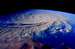 Astronauten har også kunnet følge med i uvejr på første parket og i sikkerhed for blæst og regn. Her ses en kraftig storm ud for Omans kyst. 