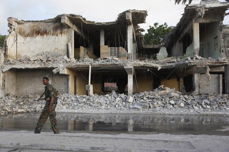 ramt. SYL Hotel blev raseret ved bombeangrebet. 