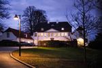 Krisemøder. Der må være sket noget på de seneste dages møder på Marienborg mellem de fire partier i blå blok, siden statsministeren vælger at køre videre i regering med en ny miljø- og fødevareminister, vurderer den liberale radiovært og politiske kommentator Jarl Cordua. 