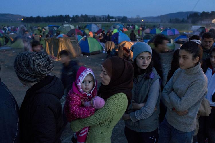 Strandet. Sent lørdag befinder der sig cirka 6500 personer i Idomeni-lejren. 