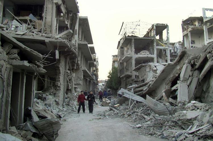 Sønderbombet. Efter fem års blodig borgerkrig er der nu indgået en skrøbelig våbenhvile i Syrien. 