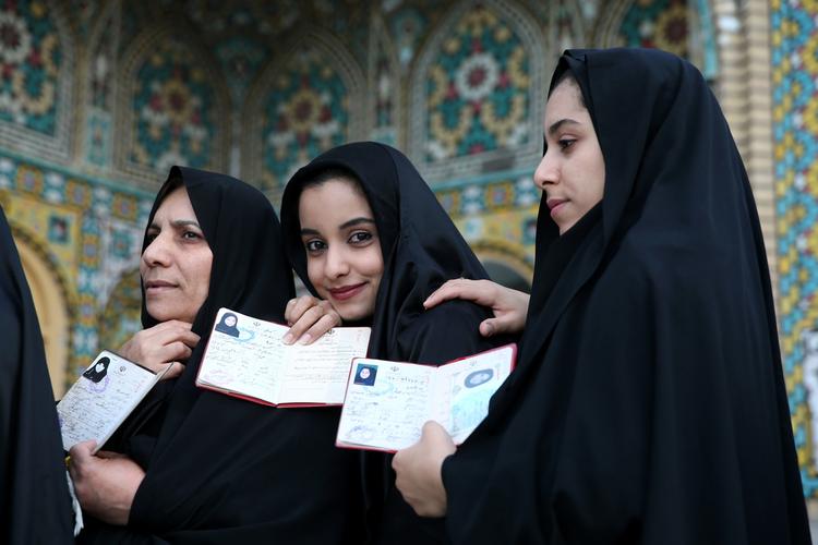 Vendepunkt. Valgresultatet ligner en sejr til Irans moderate fløj og kan ifølge iagttagere blive et vendepunkt for landet. 