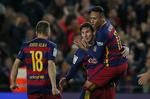 Jubel. Lionel Messi skruede et frispark op i målhjørnet. 