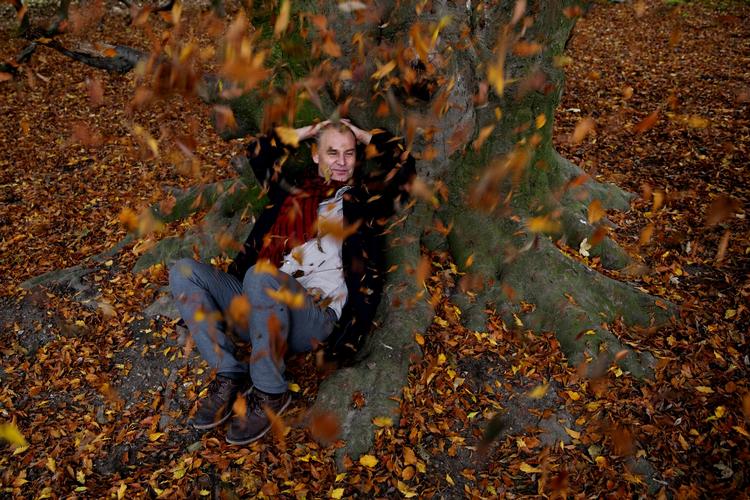 Videnskaber. Som altid trækker Morten Søndergaard en hel vifte af videnskaber ind i digtene: genetik og grammatik, evolution og geologi, anatomi, logik for at nævne nogle. 