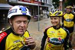 Ulla Tørnas deltog i 2008 i Team Rynke, hvor hun kørte 1300 kilometer til Paris for at samle penge ind til Børnecancerfonden. 