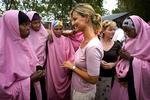 I 2006 var Ulla Tørnæs blevet udviklingsminister. Her besøgte hun sammen med daværende integrationsminister Rikke Hvilshøj (V) Kenya for at se, hvad den danske indsats i flygtninges nærområder kan udrette. 