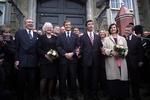 I 2001 præsenterede Anders Fogh Rasmussen den nye VK-regering for dronningen på Amalienborg. Her blev Ulla Tørnæs udnævnt som undervisningsminister. 