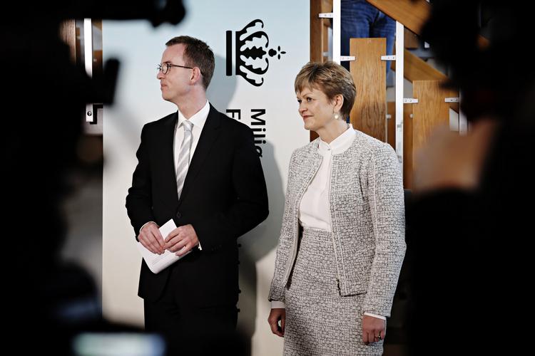 Skift. Ministeroverdragelse i Miljø- og Fødevareministeriet fra Eva Kjer Hansen til Esben Lunde Larsen. 