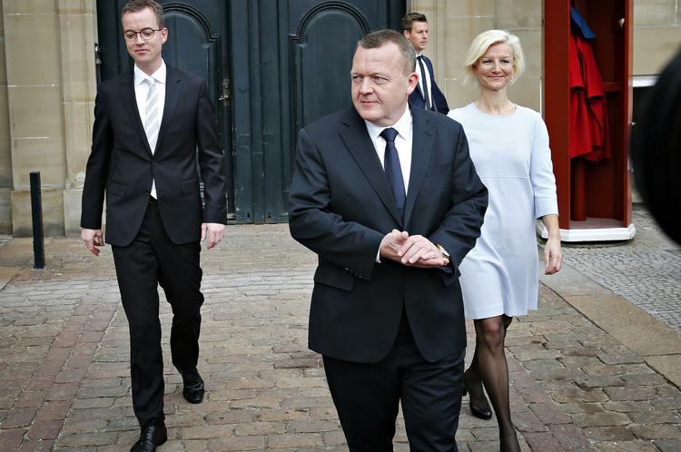 LØSNING. Med udnævnelsen af Esben Lunde Larsen undgår Lars Løkke Rasmussen at bøje sig yderligere, efter at de konservative lørdag tvang Eva Kjer Hansen til at trække sig. 