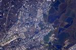 Arenaen. Den 7. februar tørnede Denver Broncos og Carolina Panthers sammen i Super Bowl finalen. Sådan lød det på twitter fra Scott Kelly dagen efter: Got to see the #SuperBowl in person after all! But at 17,500MPH, it didn't last long. 