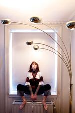Belysning. »Jeg vil hellere leve i mørke end købe en lampe i en lampeforretning i et storcenter.« 